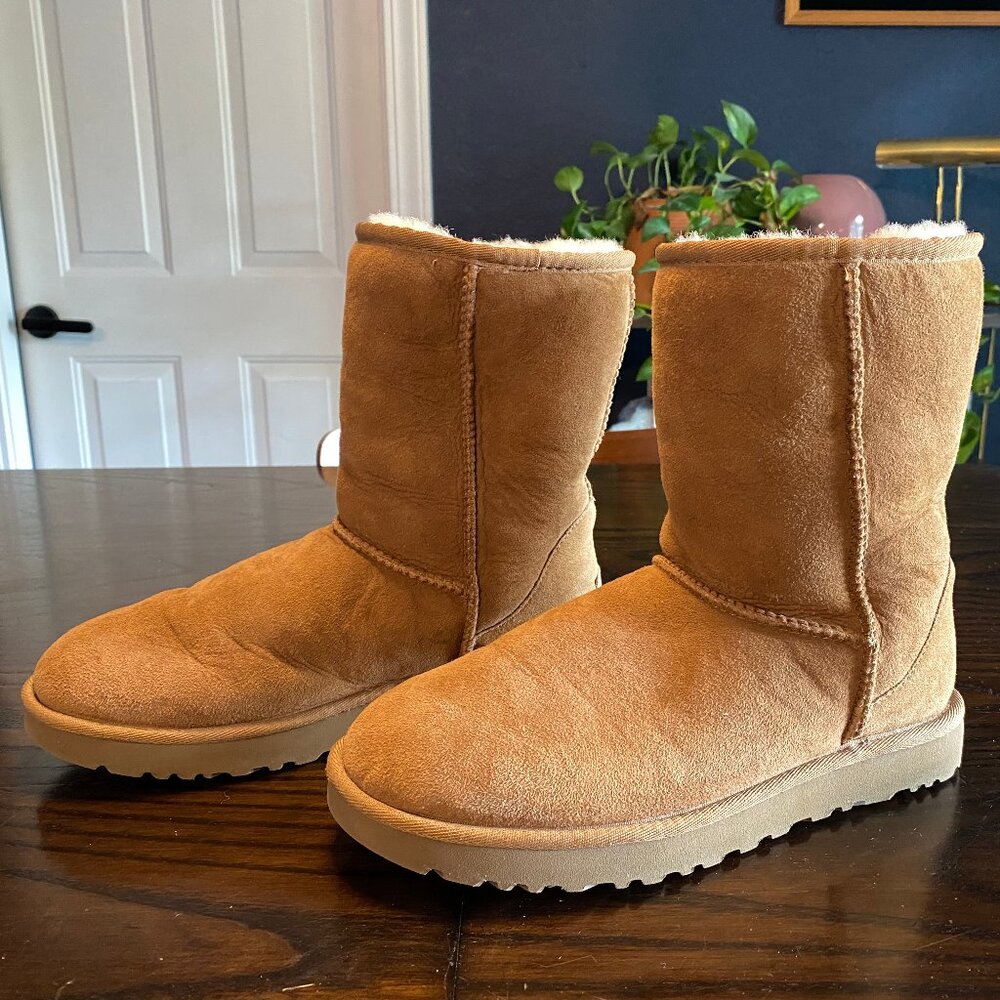 UGG Boots Women's Classic Short II Chestnut Size 9